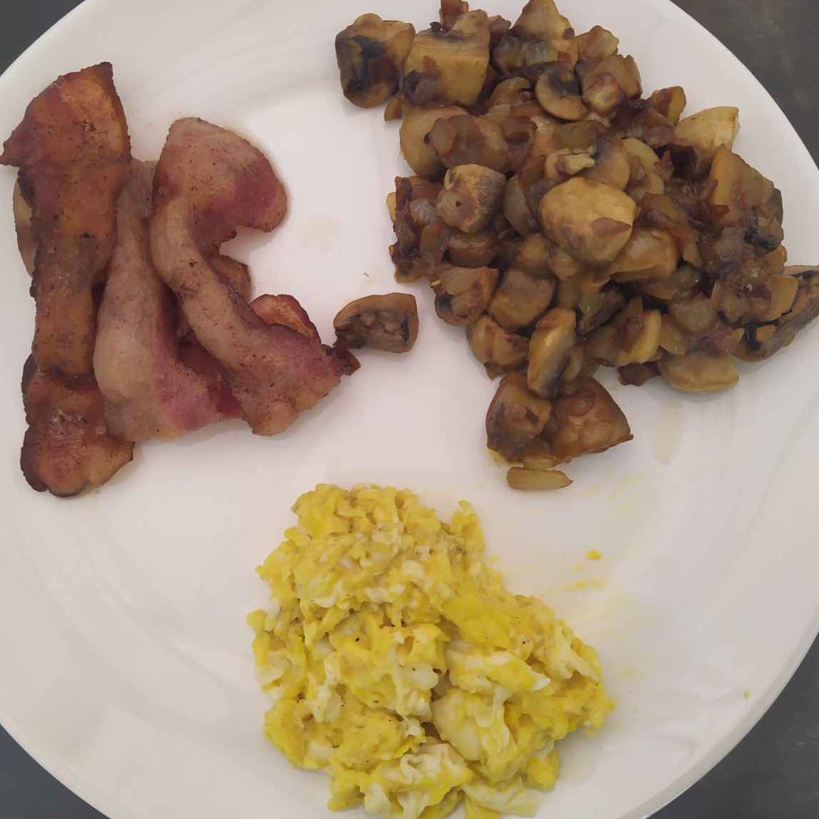  mushrooms bacon scrambled eggs 