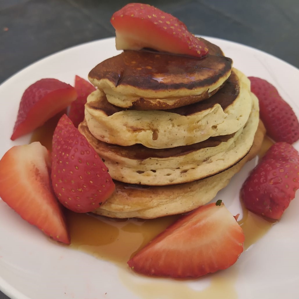  pancakes strawberries maple syrup 